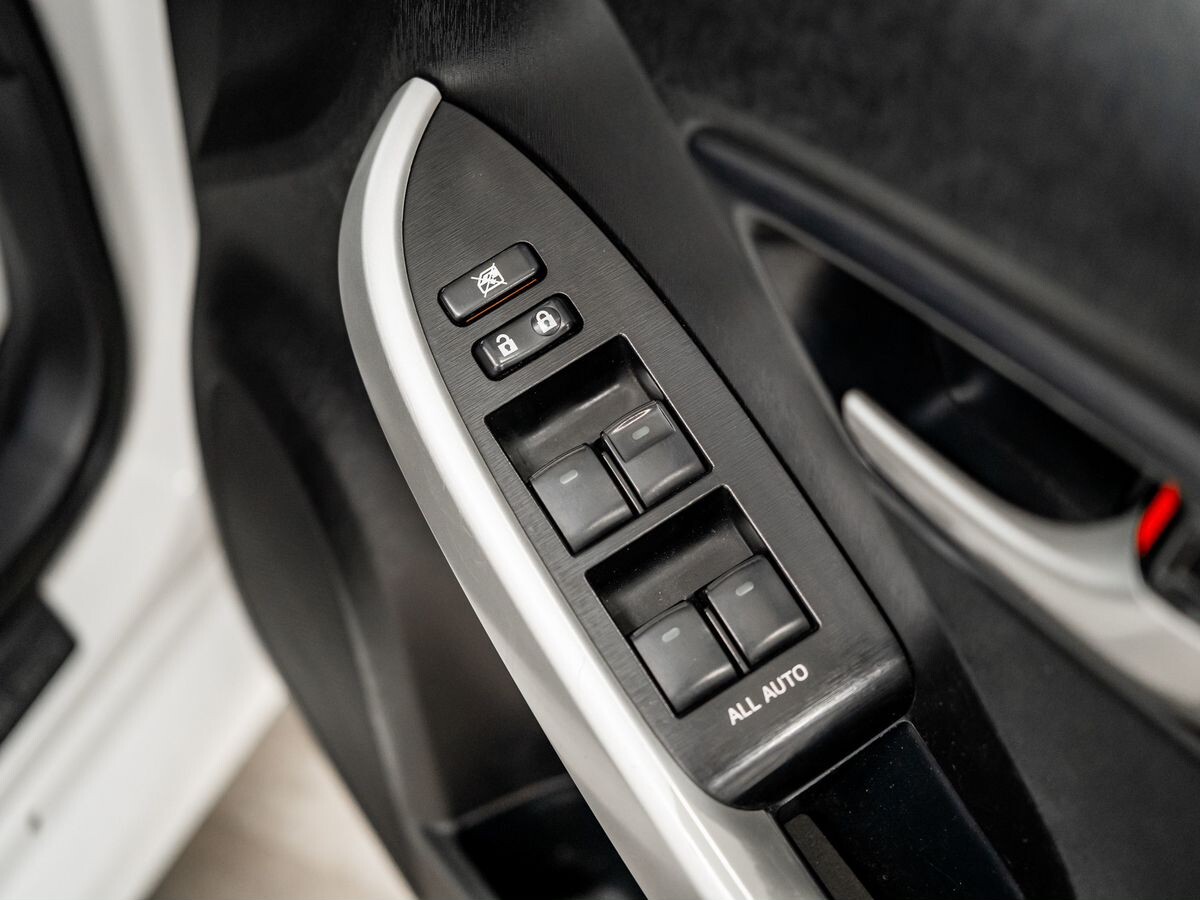 Toyota Prius 2012 - фото автомобиля