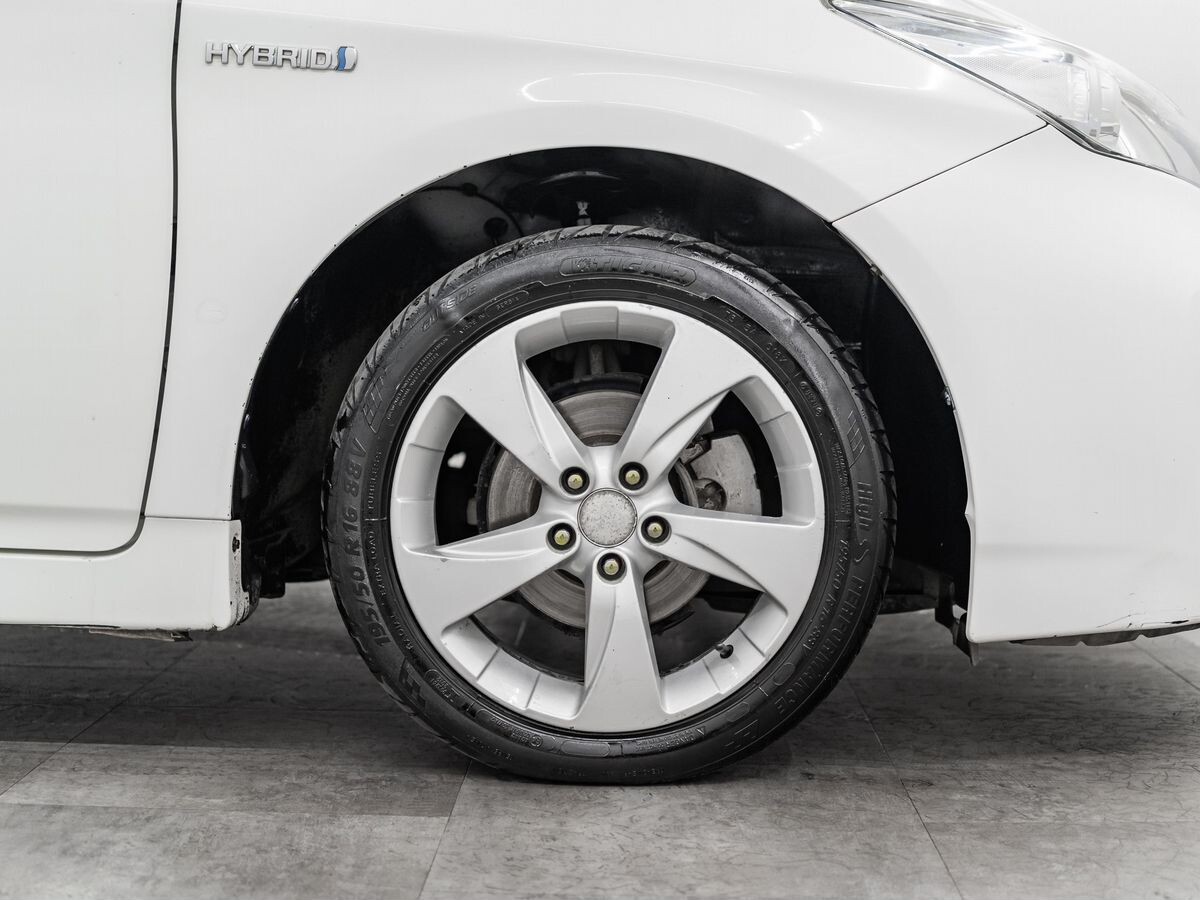 Toyota Prius 2012 - фото автомобиля