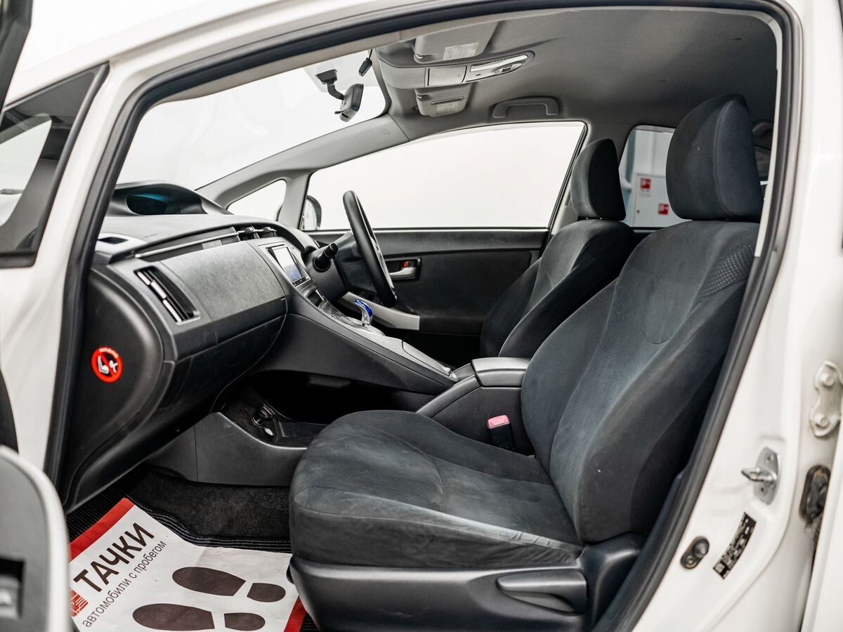 Toyota Prius 2012 - фото автомобиля