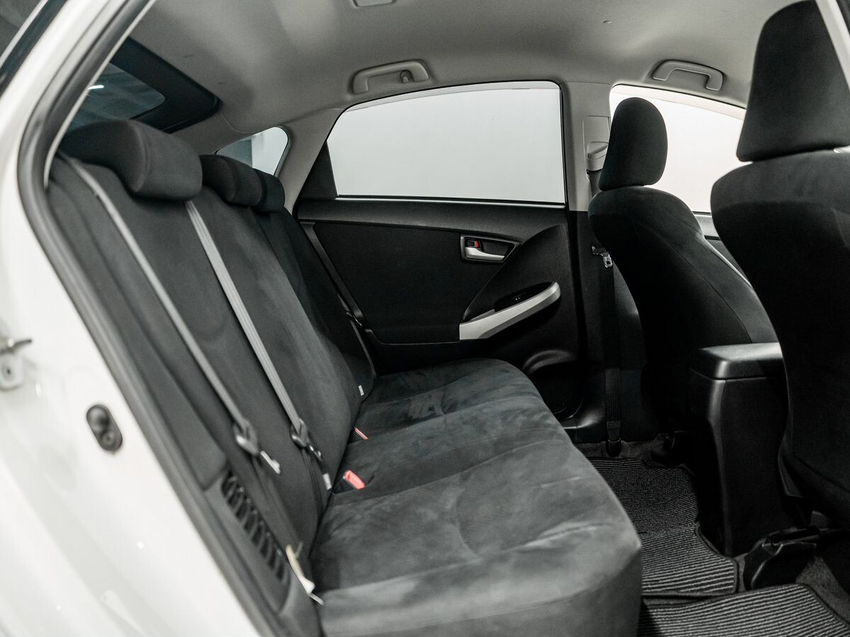 Toyota Prius 2012 - фото автомобиля