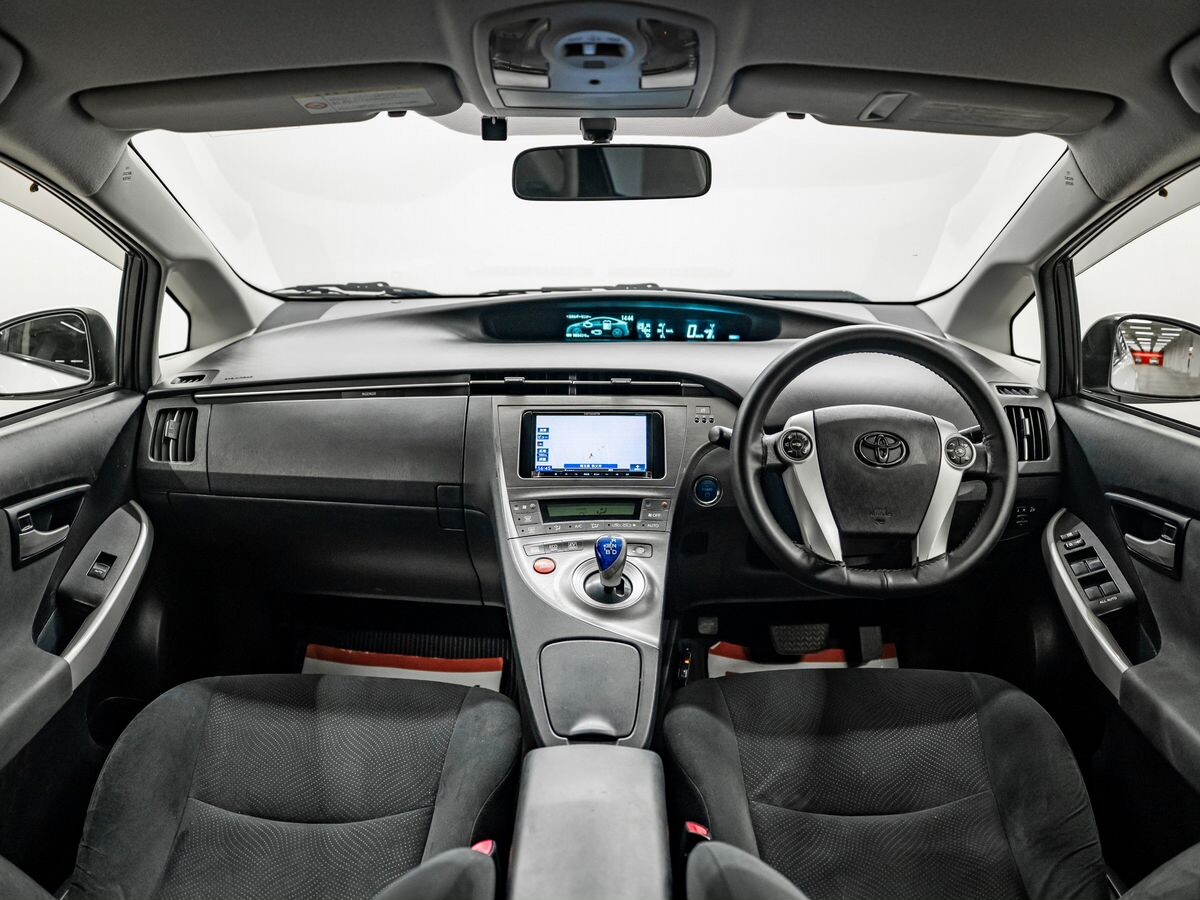 Toyota Prius 2012 - фото автомобиля
