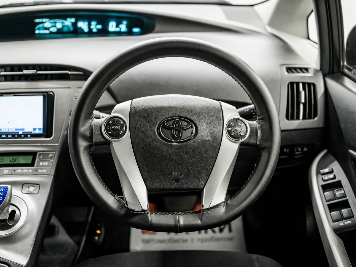 Toyota Prius 2012 - фото автомобиля