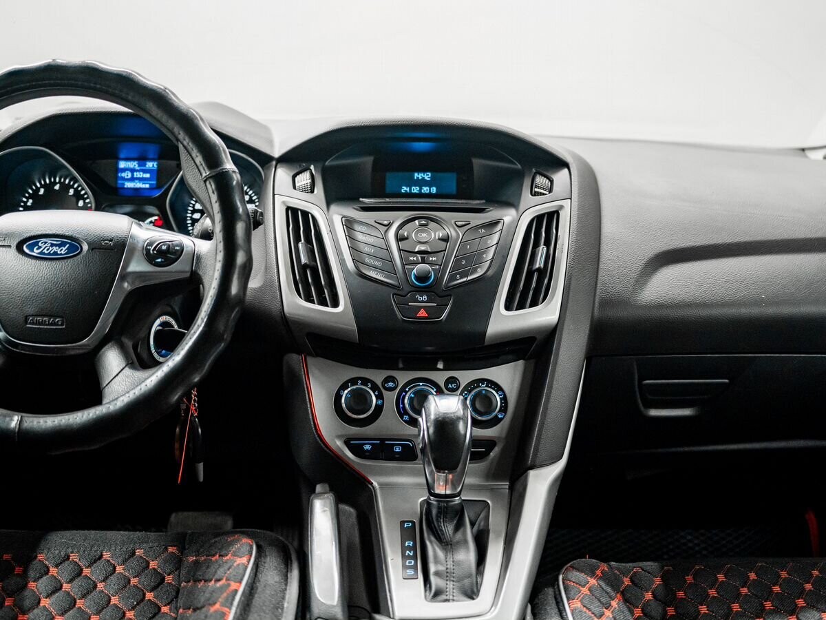 Ford Focus 2012 - фото автомобиля