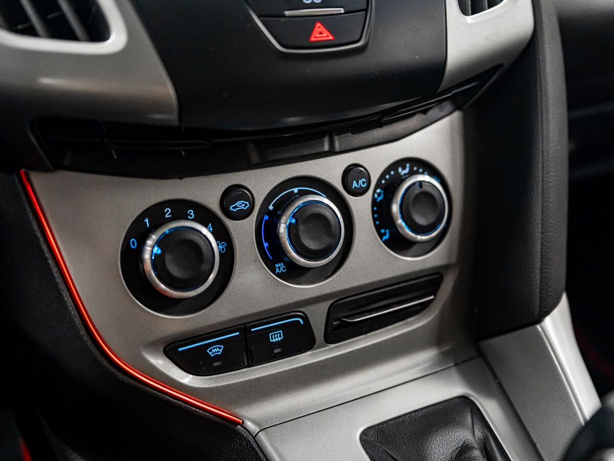Ford Focus 2012 - фото автомобиля