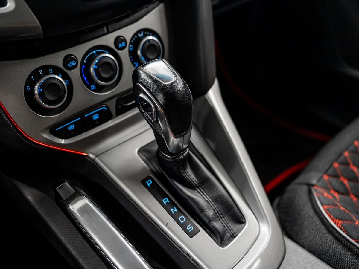 Ford Focus 2012 - фото автомобиля