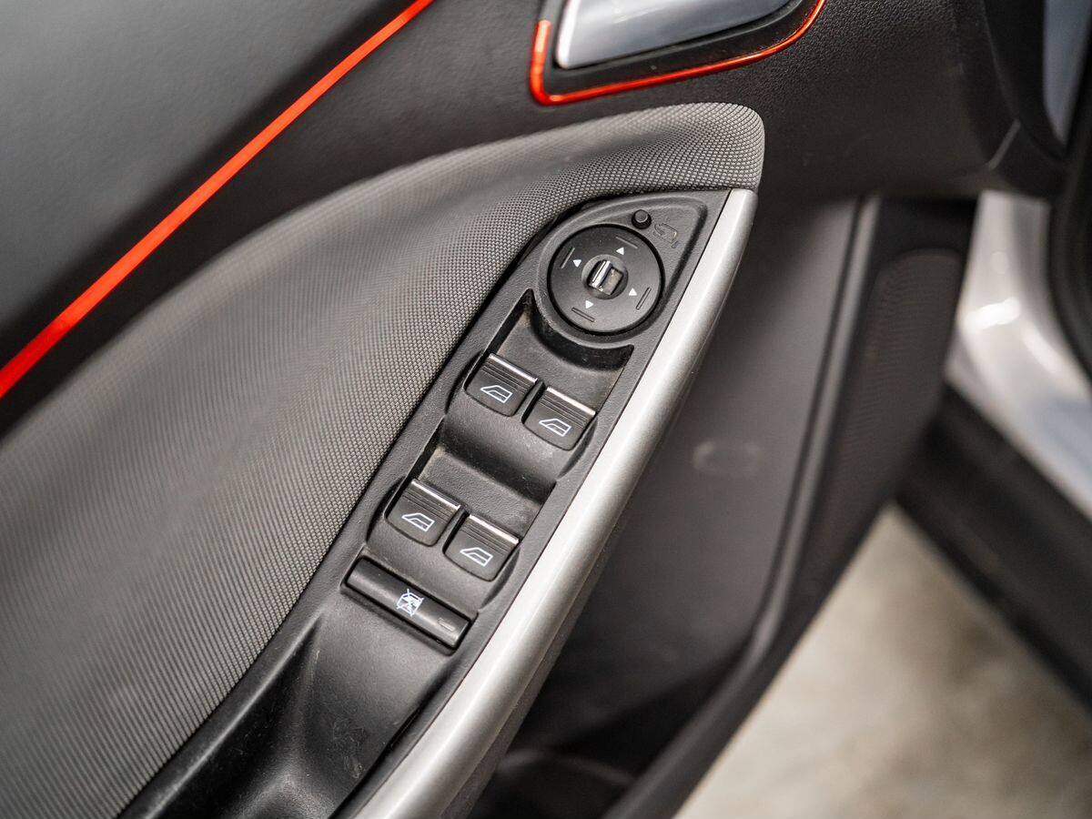 Ford Focus 2012 - фото автомобиля