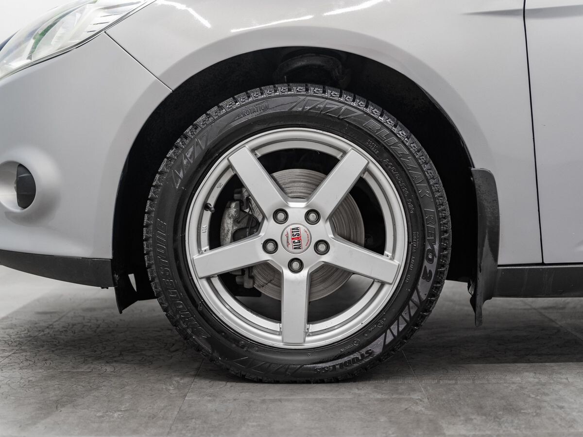 Ford Focus 2012 - фото автомобиля