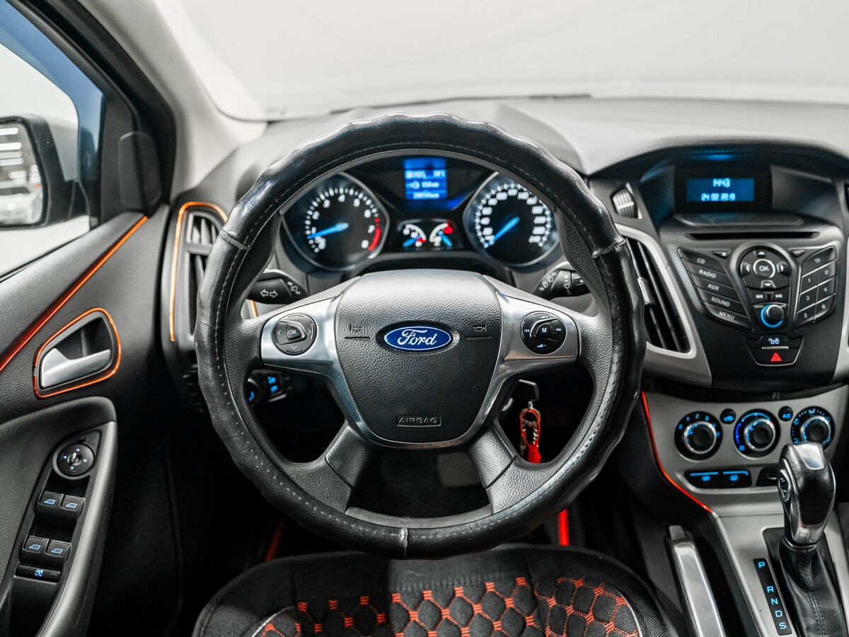 Ford Focus 2012 - фото автомобиля