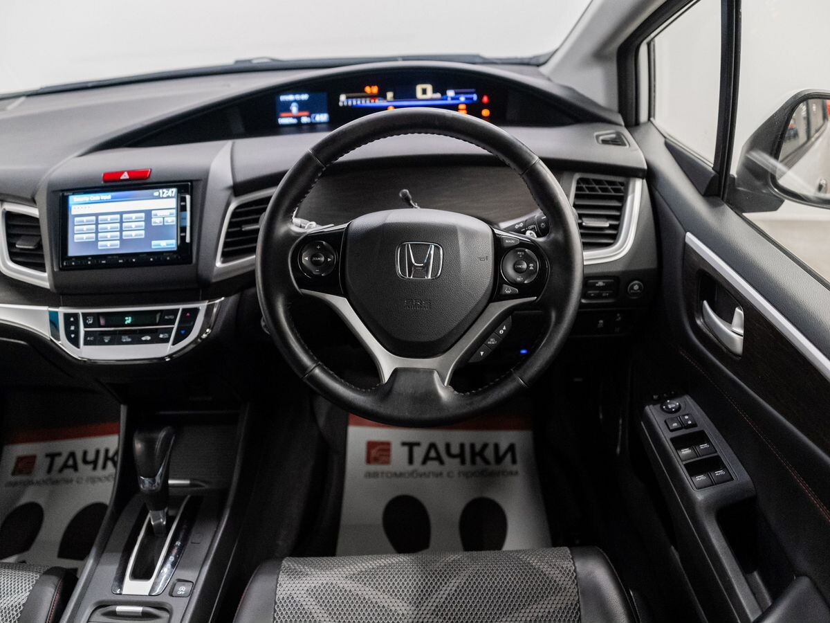 Honda Jade 2015 - фото автомобиля