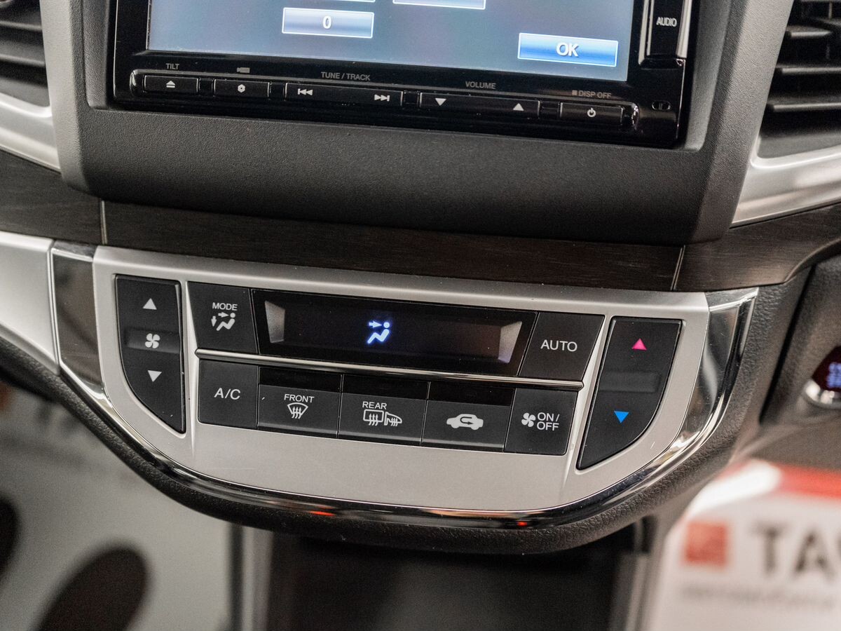Honda Jade 2015 - фото автомобиля