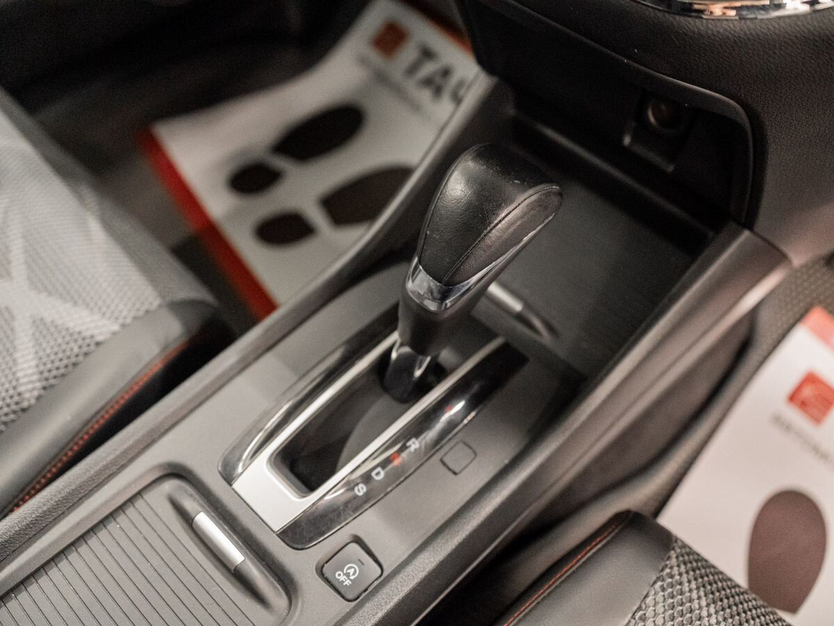 Honda Jade 2015 - фото автомобиля