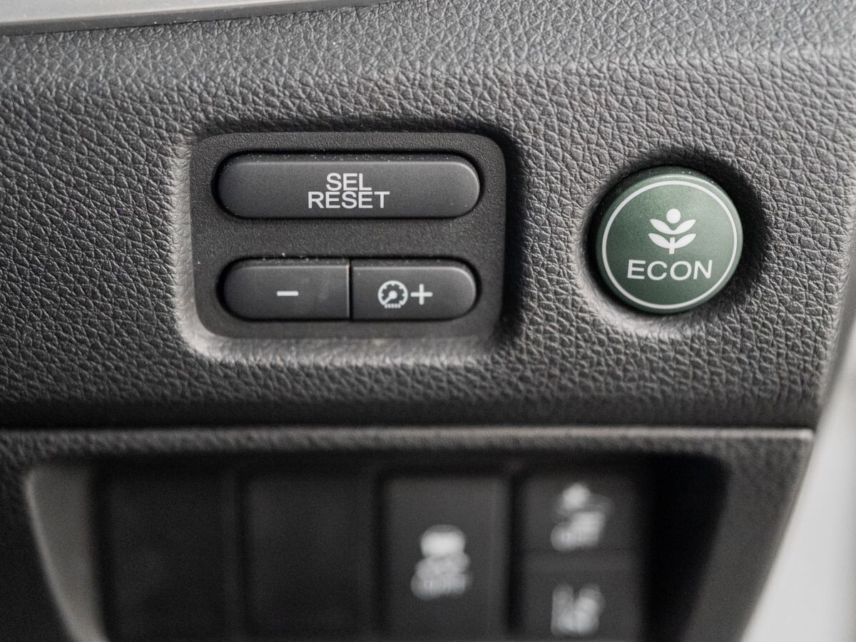 Honda Jade 2015 - фото автомобиля