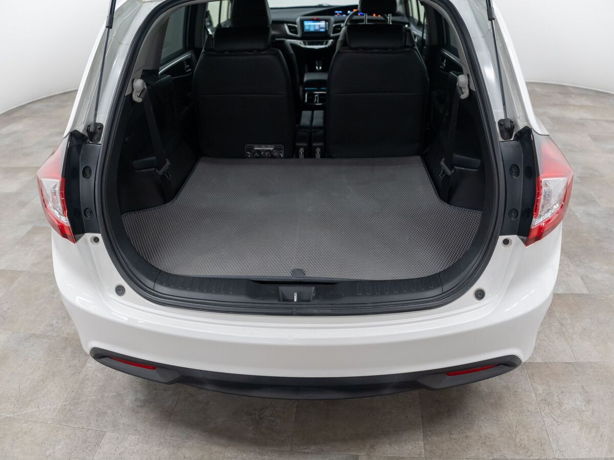 Honda Jade 2015 - фото автомобиля