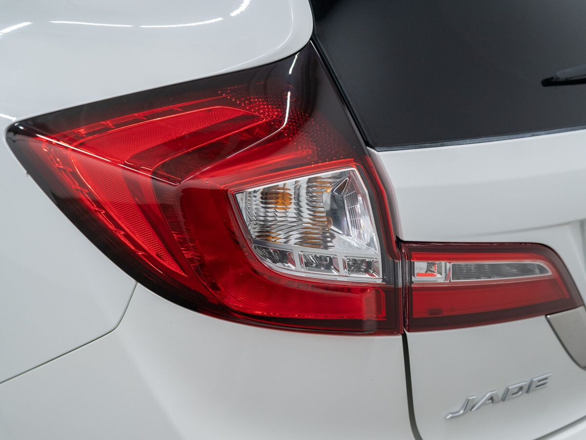 Honda Jade 2015 - фото автомобиля