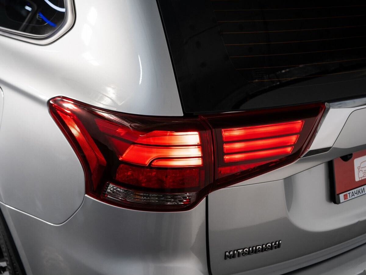 Mitsubishi Outlander 2018 - фото автомобиля