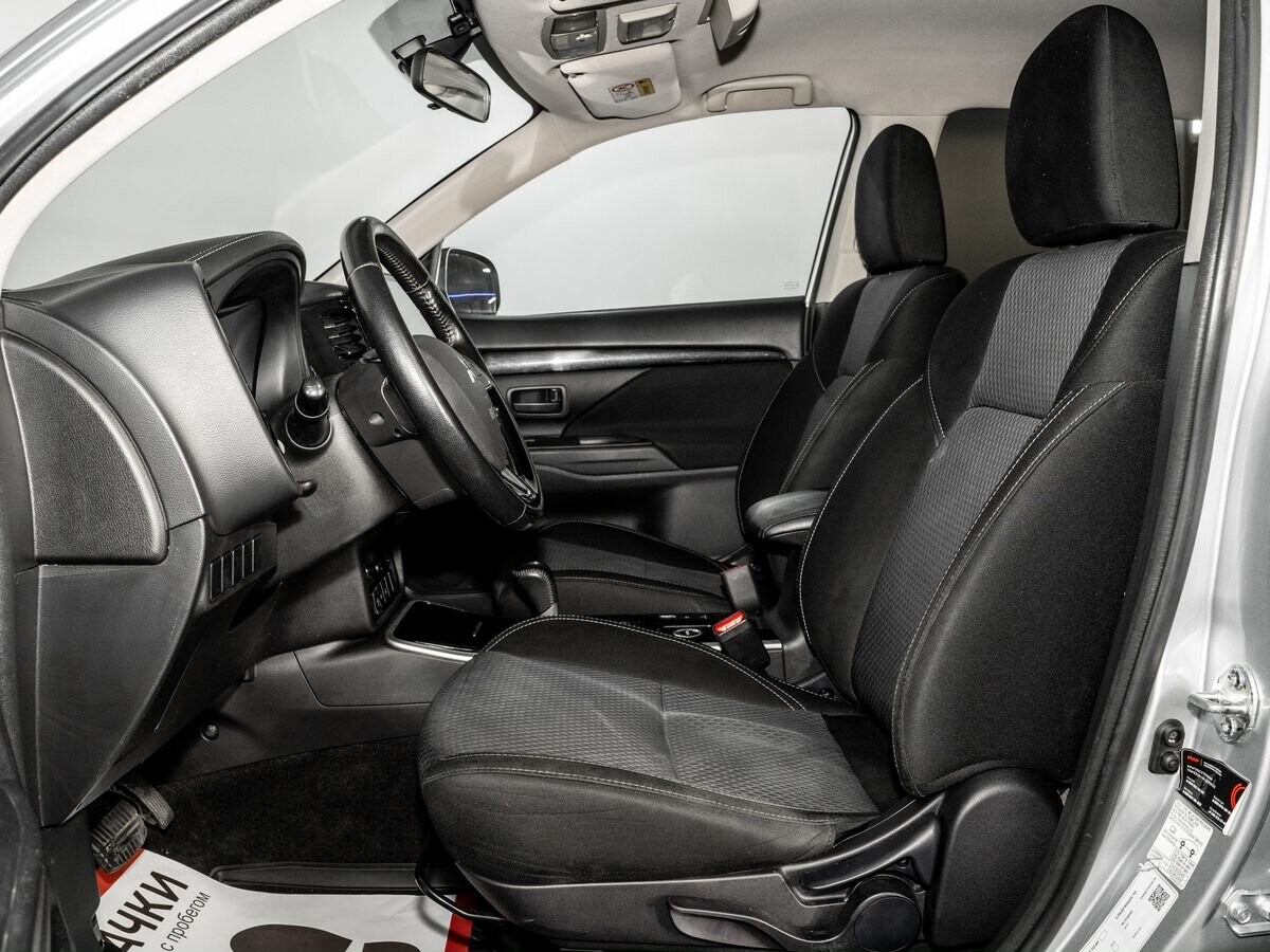 Mitsubishi Outlander 2018 - фото автомобиля