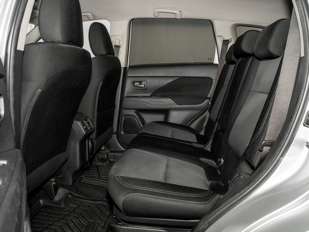 Mitsubishi Outlander 2018 - фото автомобиля