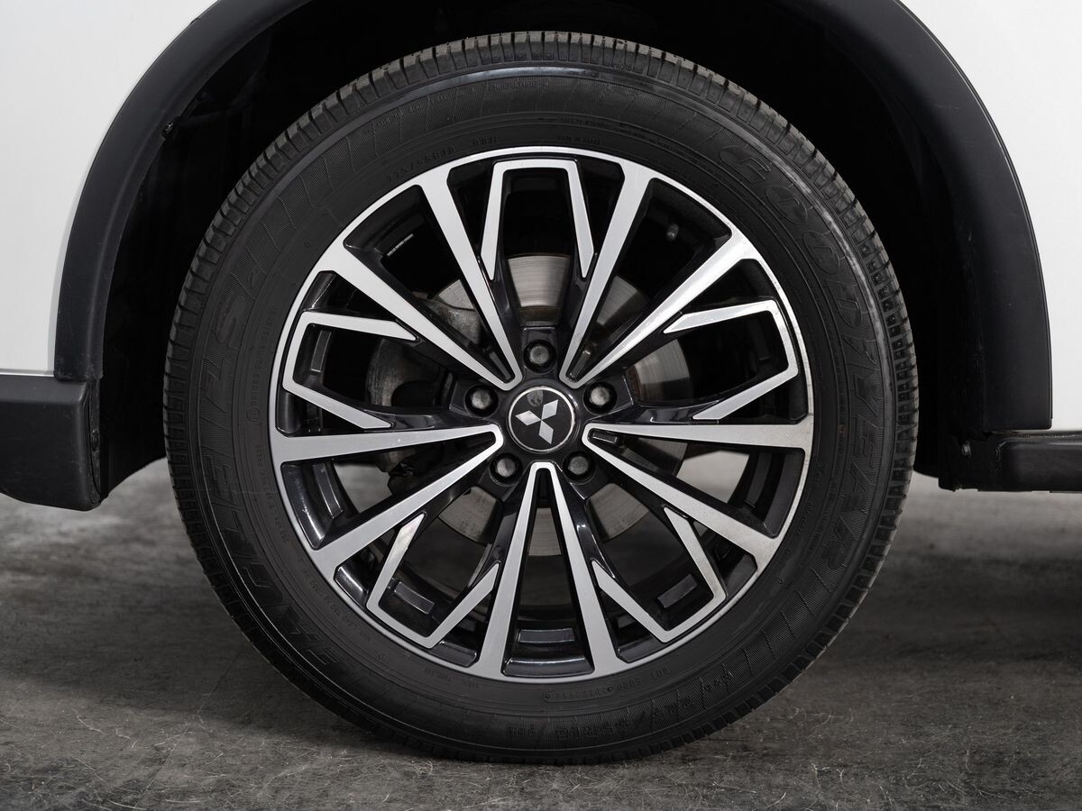 Mitsubishi Outlander 2019 - фото автомобиля