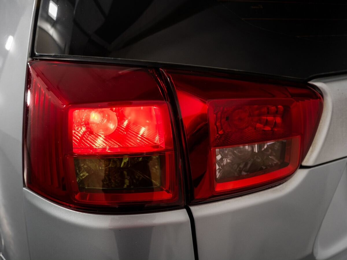 Peugeot 4007 2010 - фото автомобиля