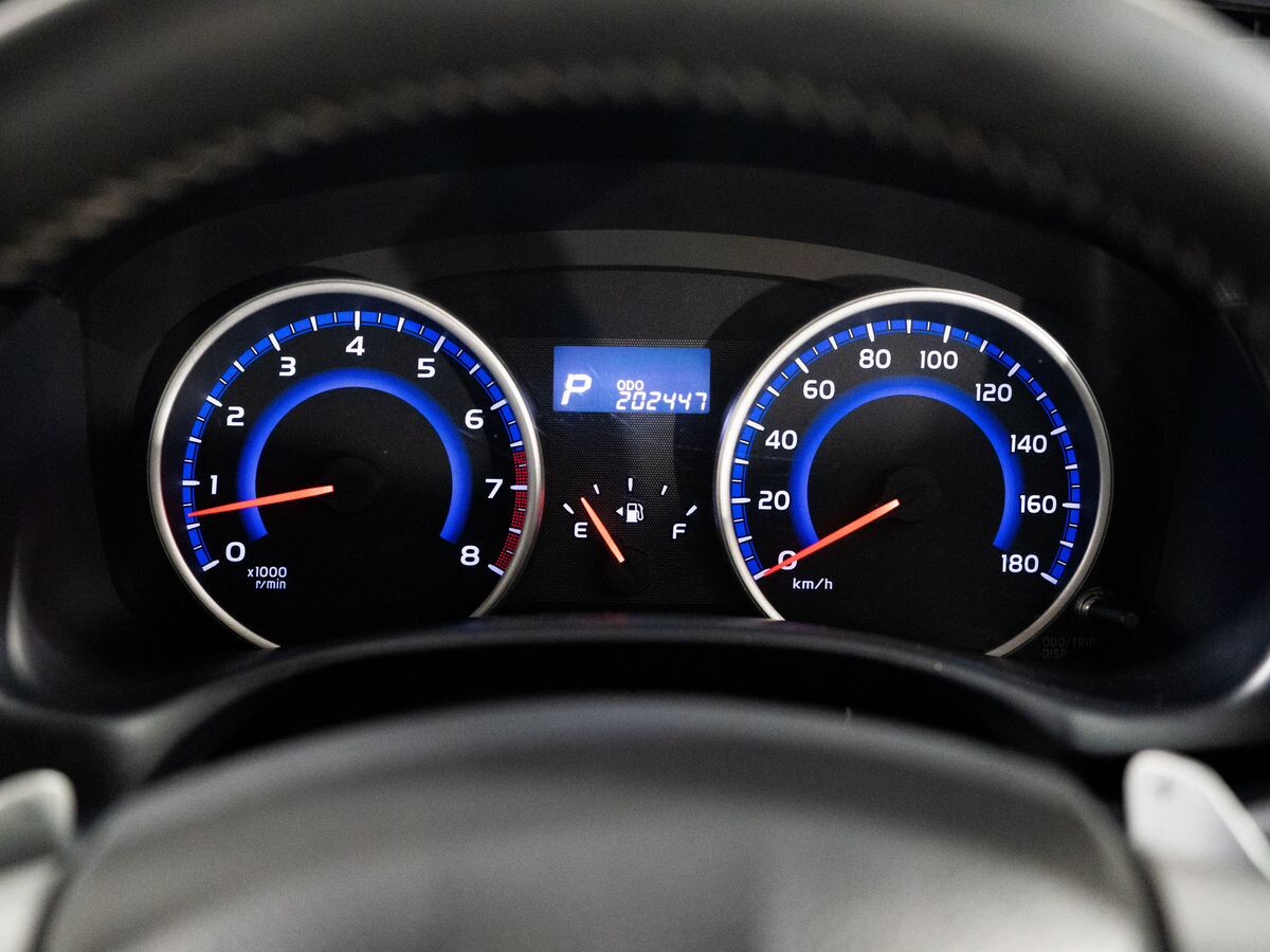 Toyota Wish 2012 - фото автомобиля