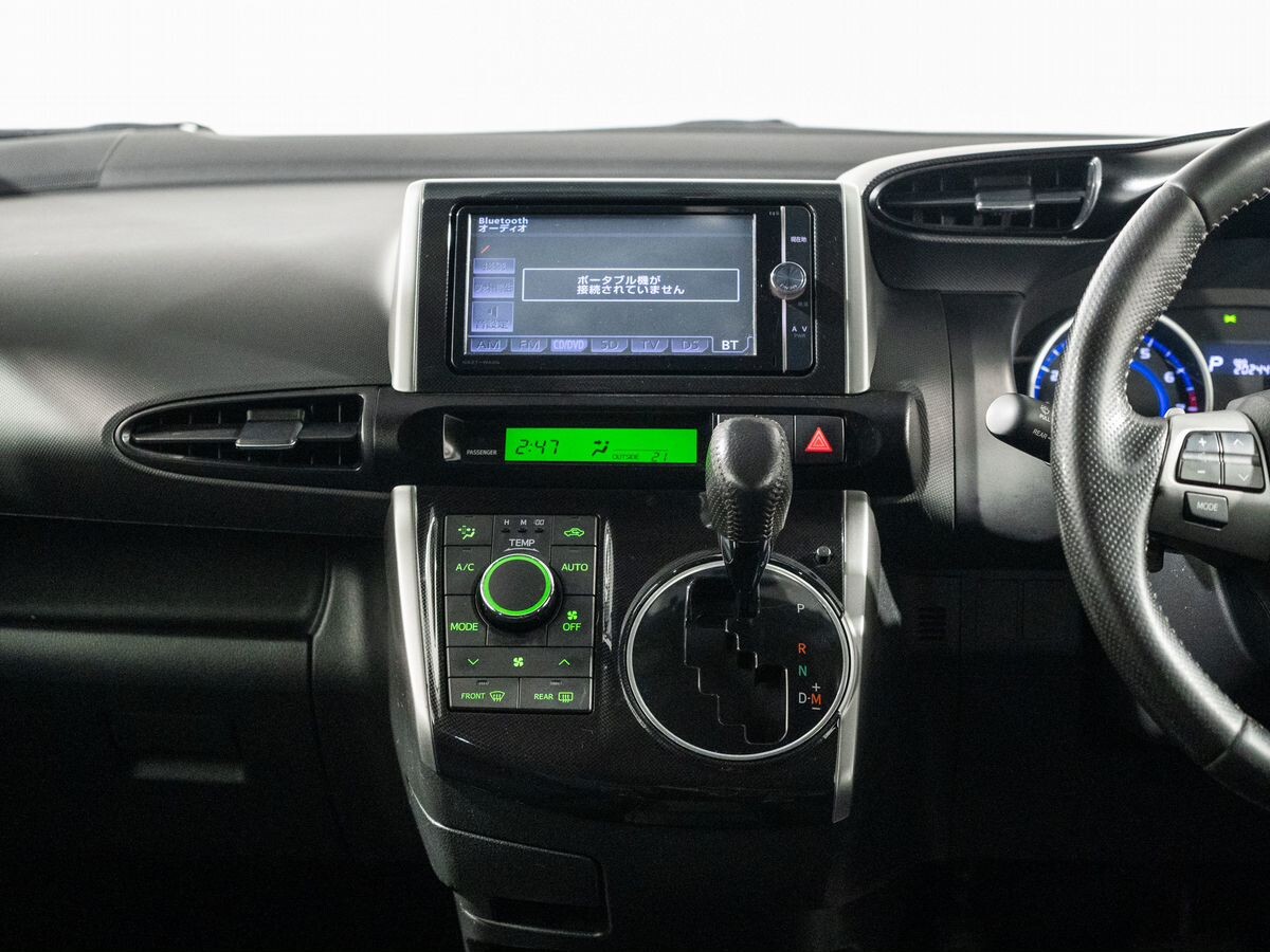 Toyota Wish 2012 - фото автомобиля