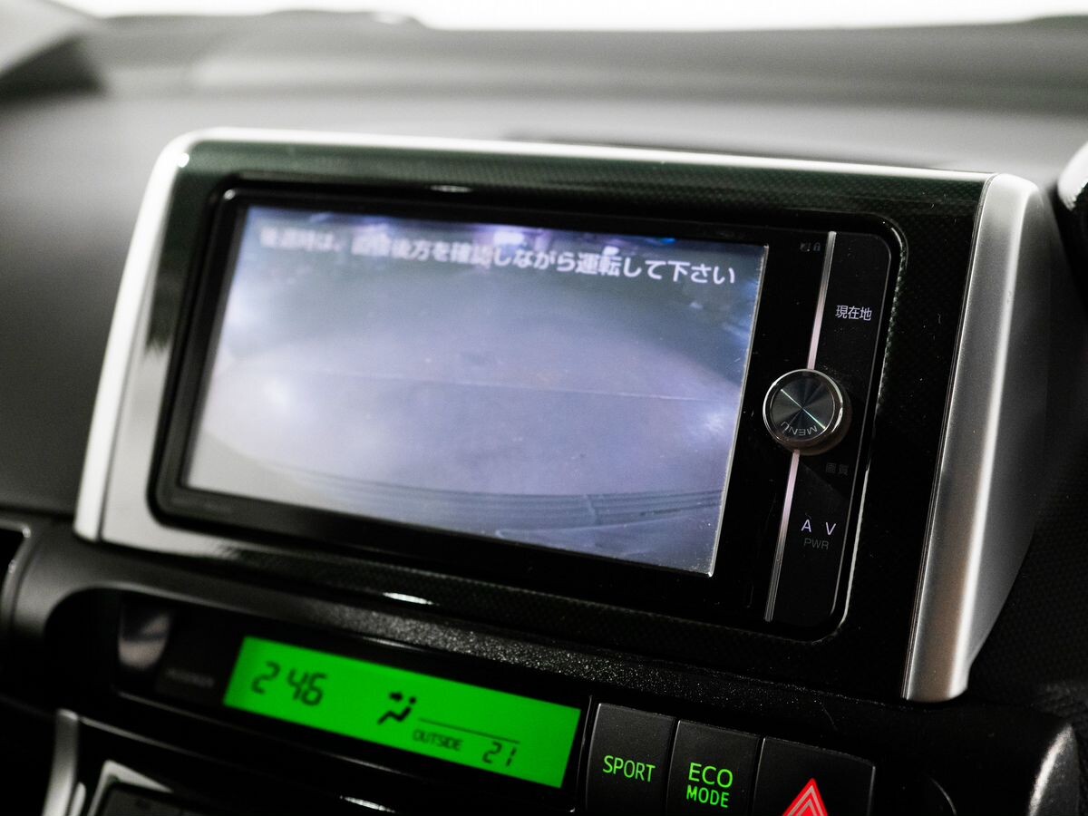 Toyota Wish 2012 - фото автомобиля