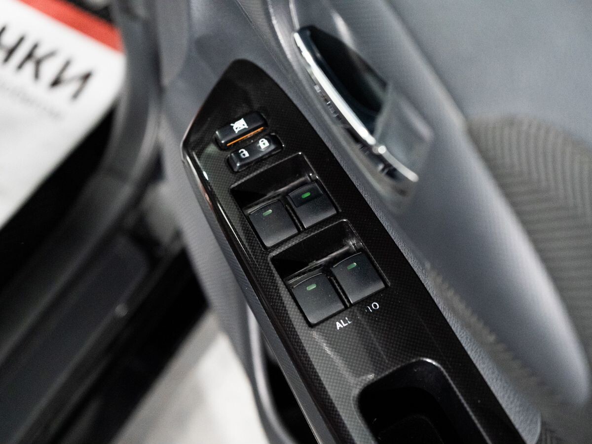 Toyota Wish 2012 - фото автомобиля