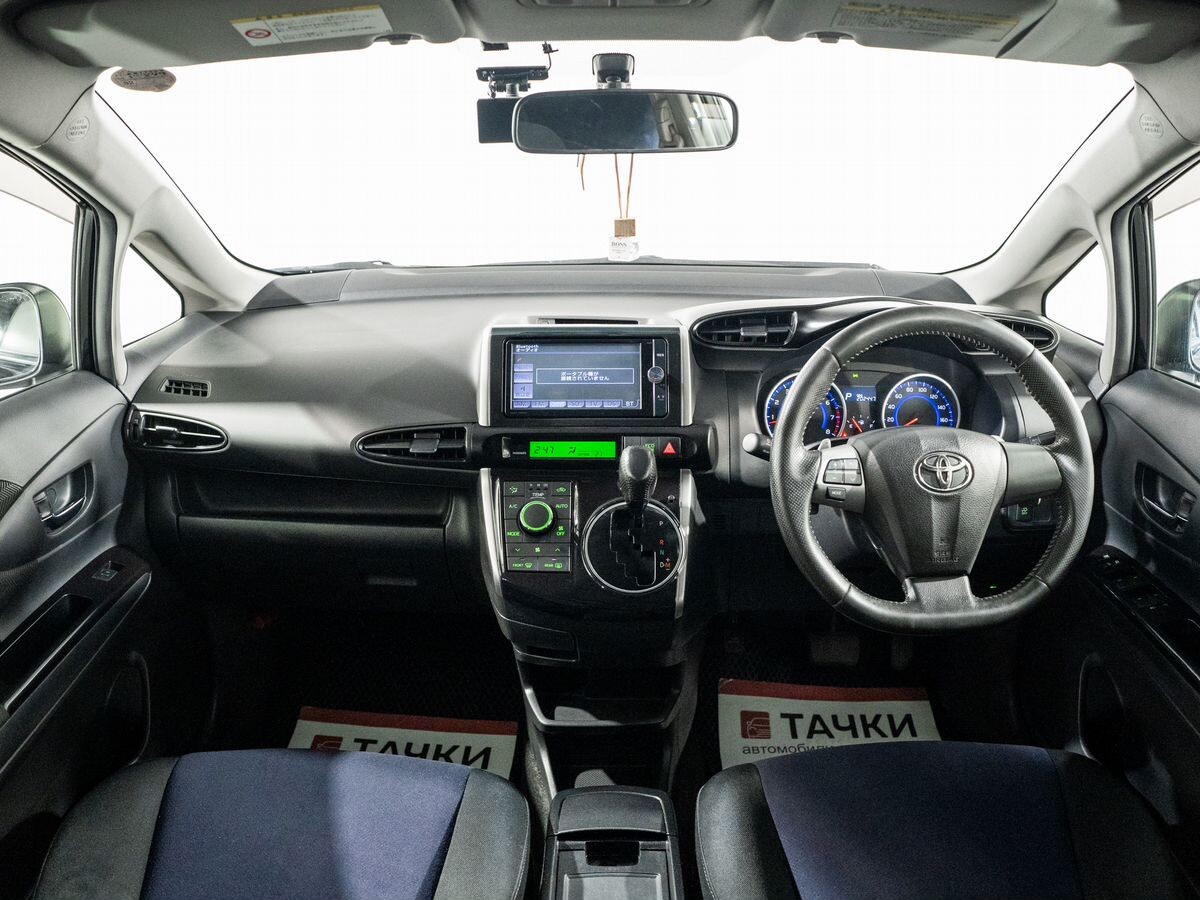 Toyota Wish 2012 - фото автомобиля