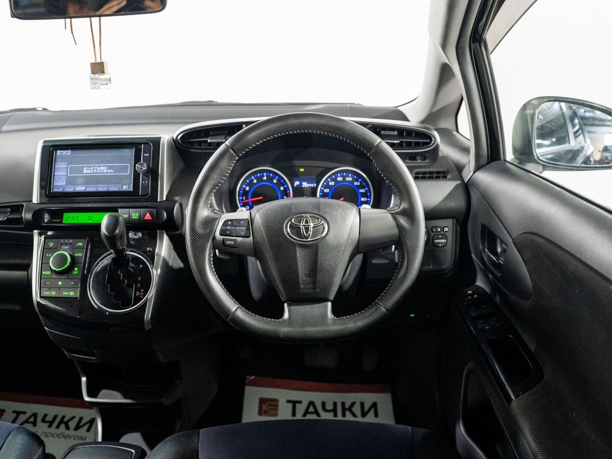 Toyota Wish 2012 - фото автомобиля