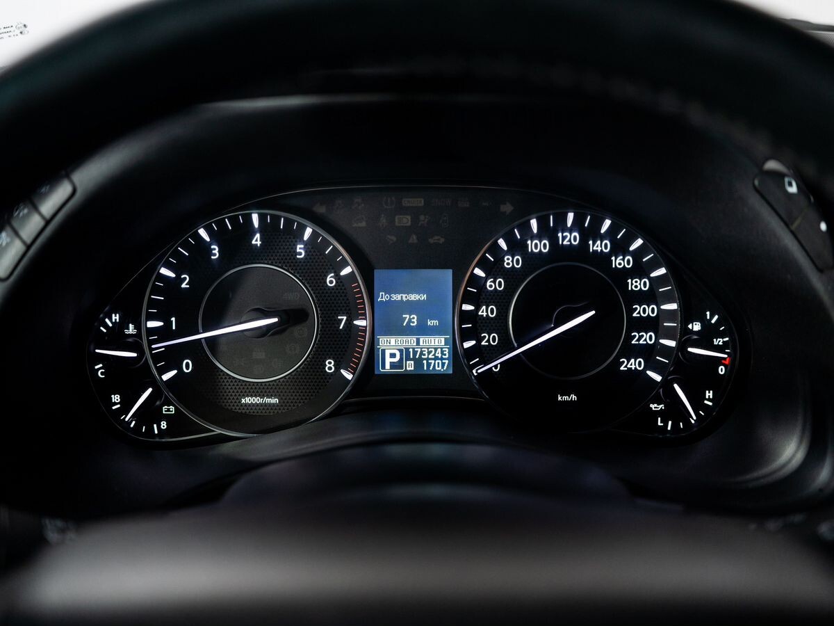 Nissan Patrol 2012 - фото автомобиля