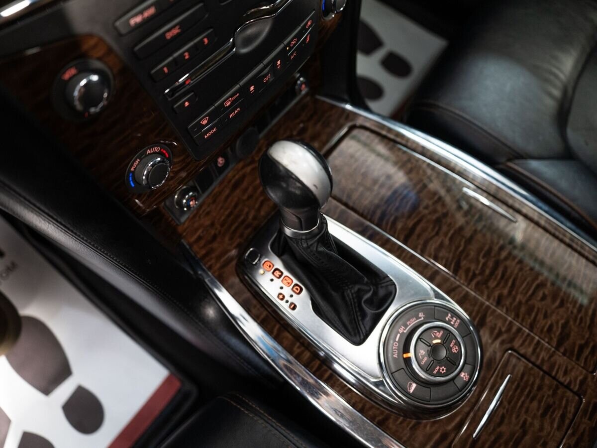 Nissan Patrol 2012 - фото автомобиля