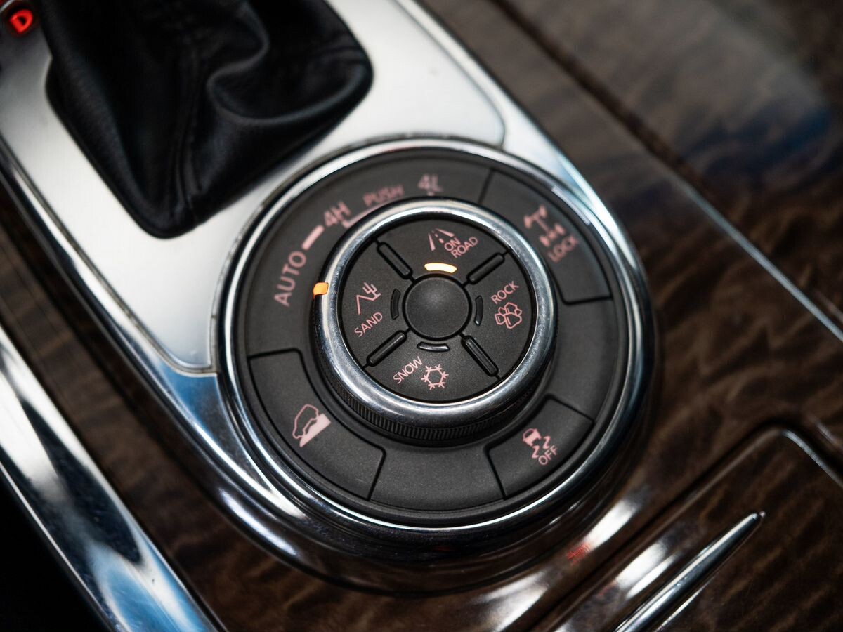 Nissan Patrol 2012 - фото автомобиля
