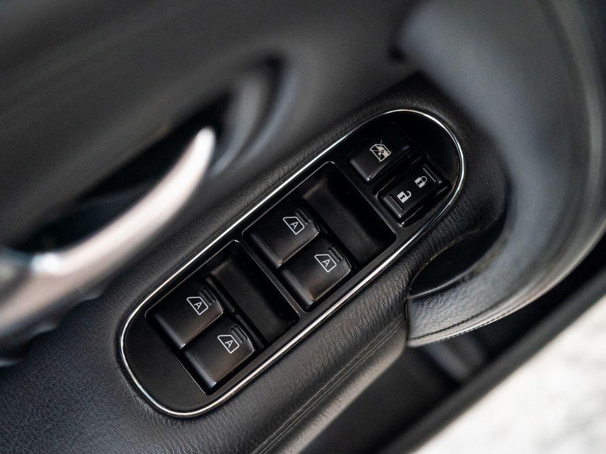 Nissan Patrol 2012 - фото автомобиля