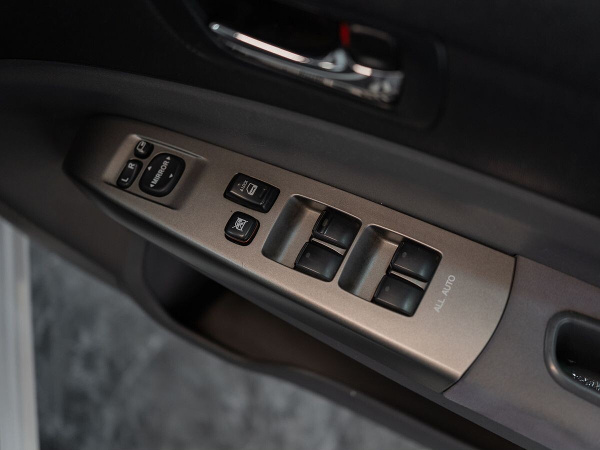 Toyota Prius 2010 - фото автомобиля