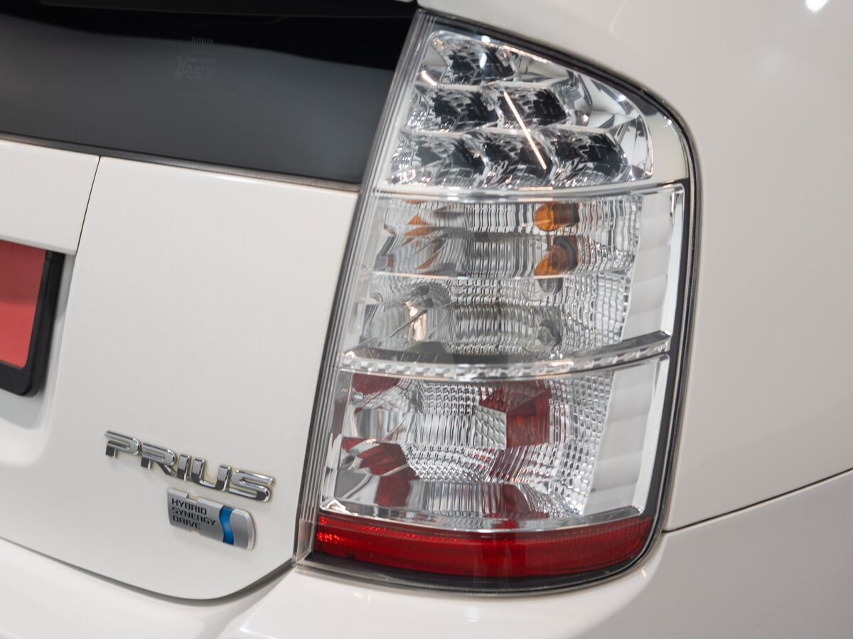Toyota Prius 2010 - фото автомобиля