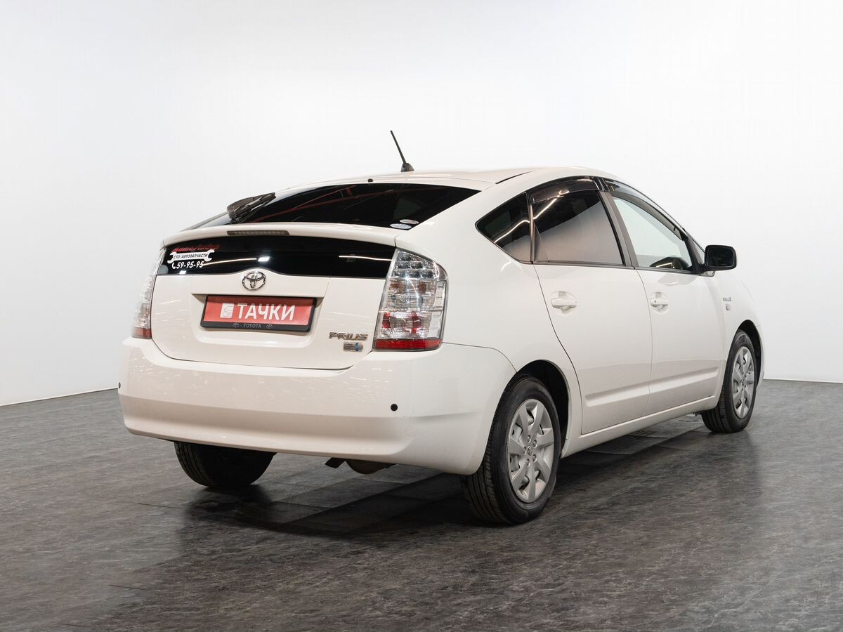 Toyota Prius 2010 - фото автомобиля