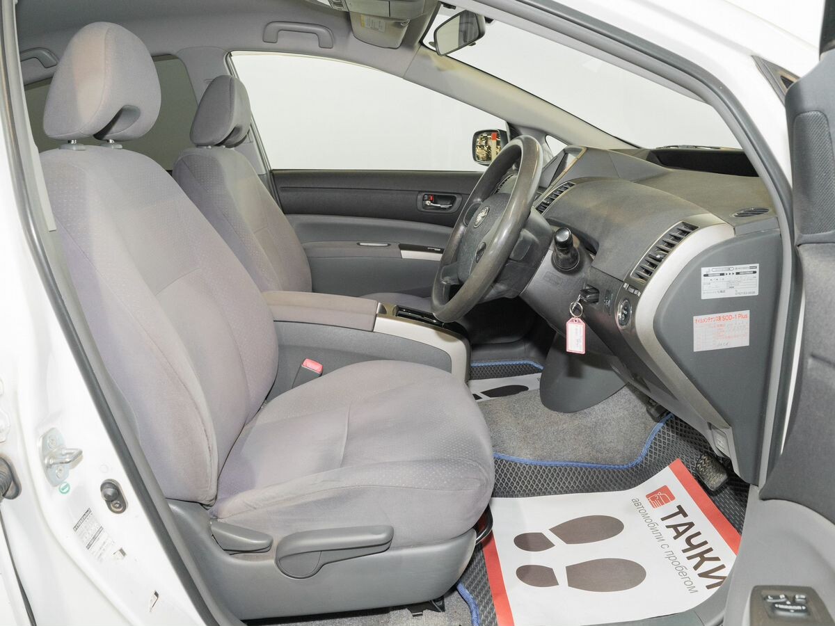 Toyota Prius 2010 - фото автомобиля