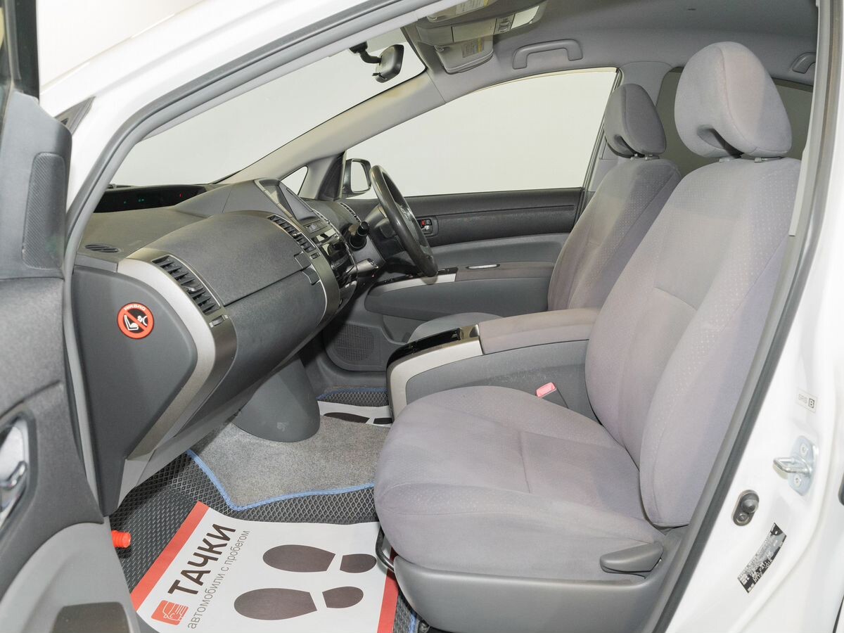 Toyota Prius 2010 - фото автомобиля