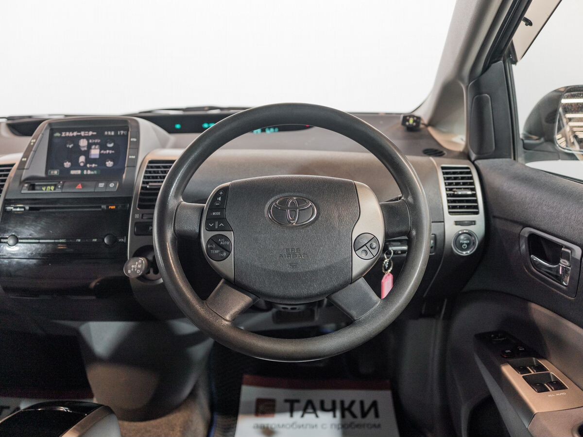 Toyota Prius 2010 - фото автомобиля
