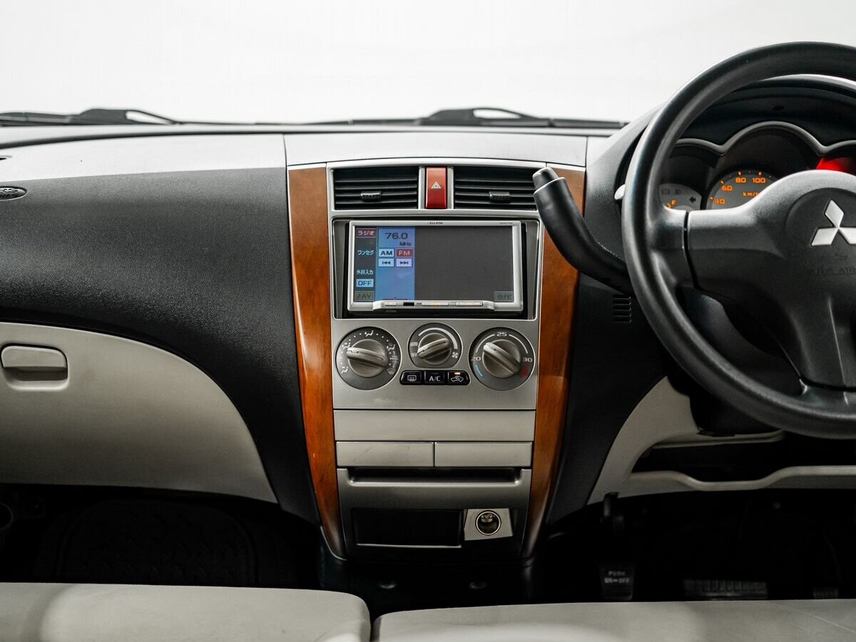 Mitsubishi Colt 2010 - фото автомобиля