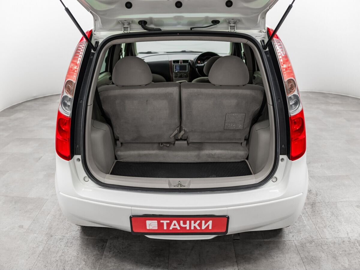 Mitsubishi Colt 2010 - фото автомобиля