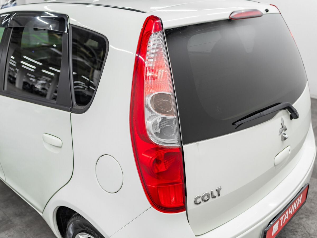 Mitsubishi Colt 2010 - фото автомобиля