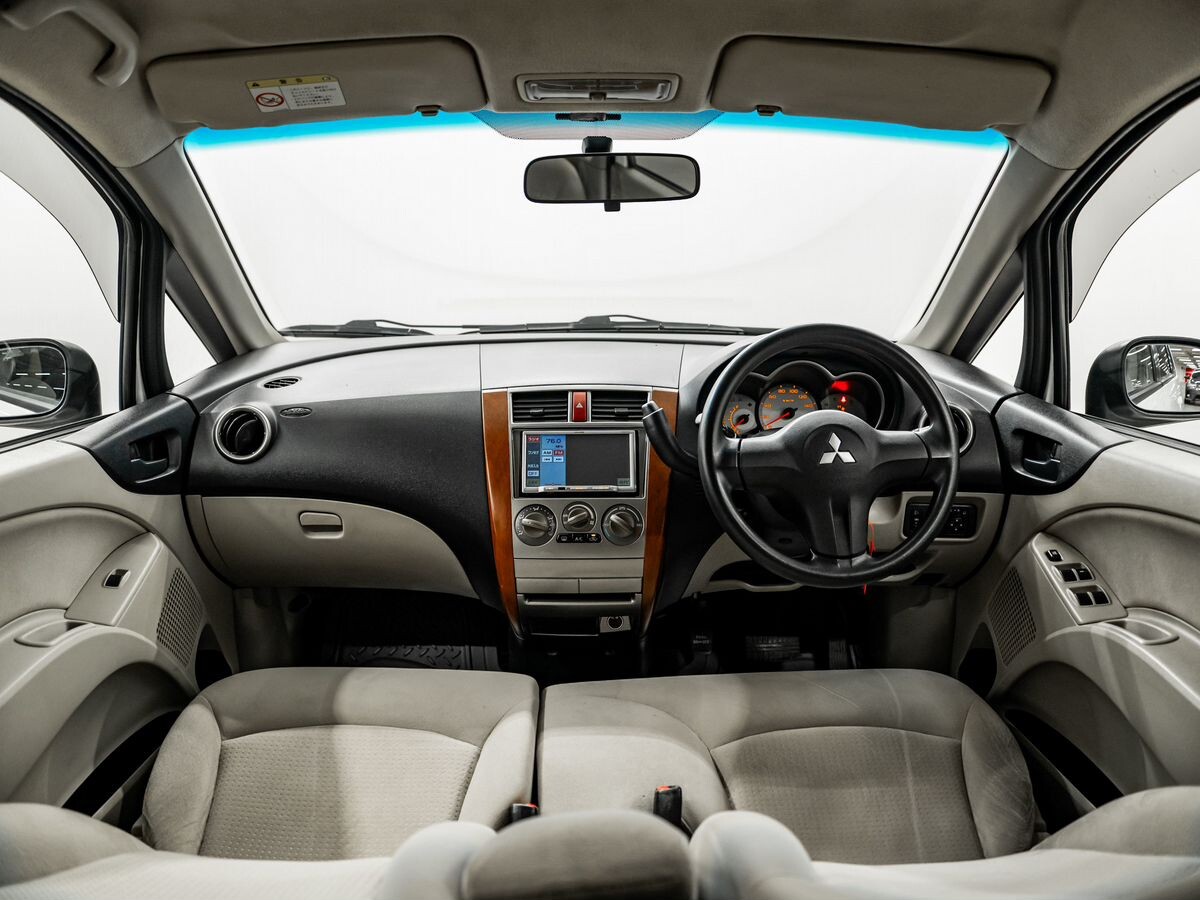 Mitsubishi Colt 2010 - фото автомобиля