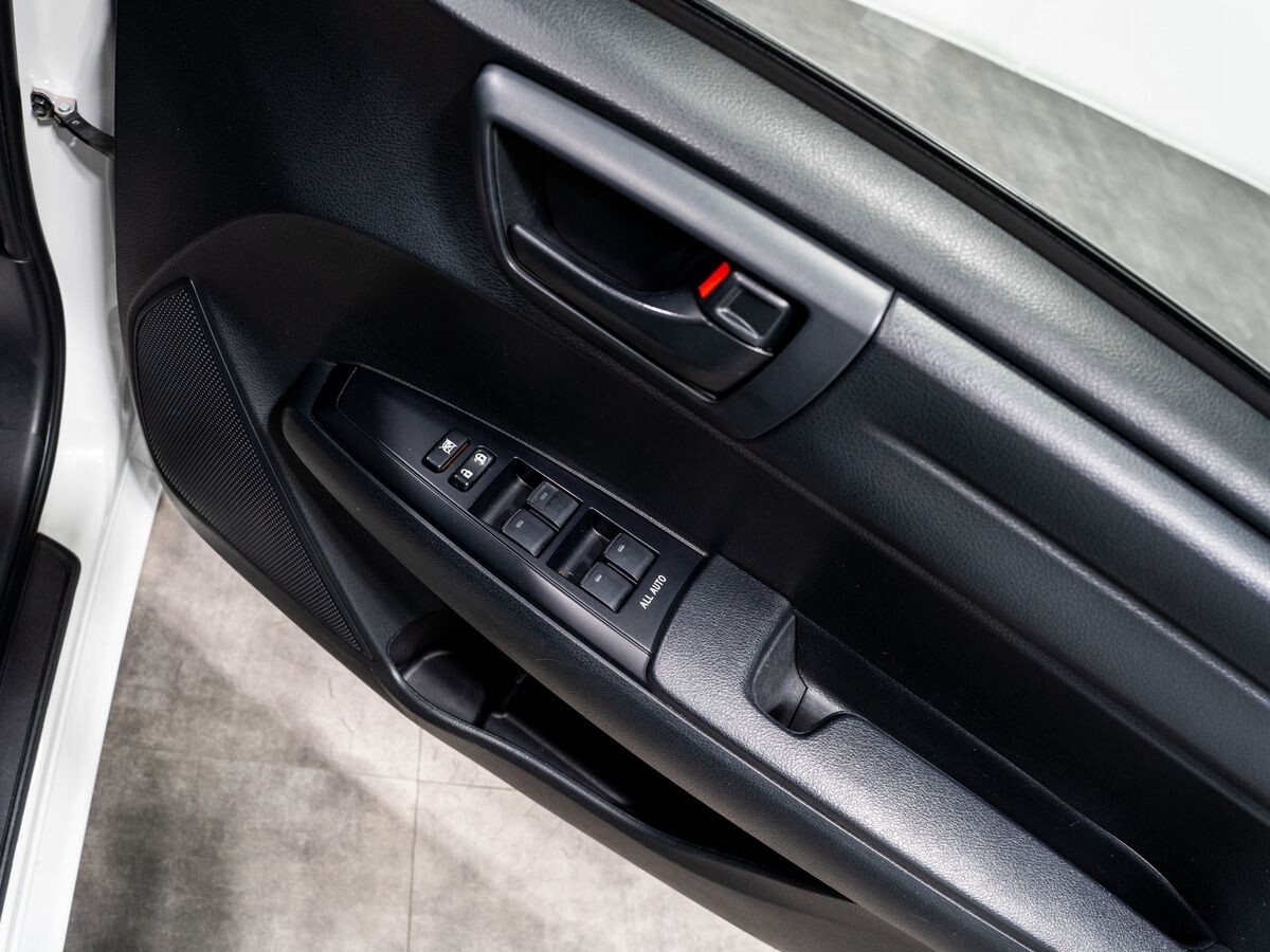 Toyota Corolla Fielder 2018 - фото автомобиля