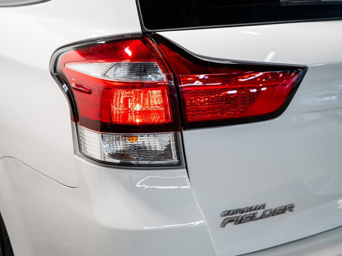 Toyota Corolla Fielder 2018 - фото автомобиля
