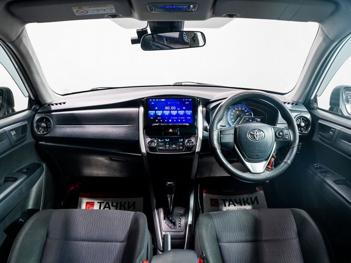 Toyota Corolla Fielder 2018 - фото автомобиля