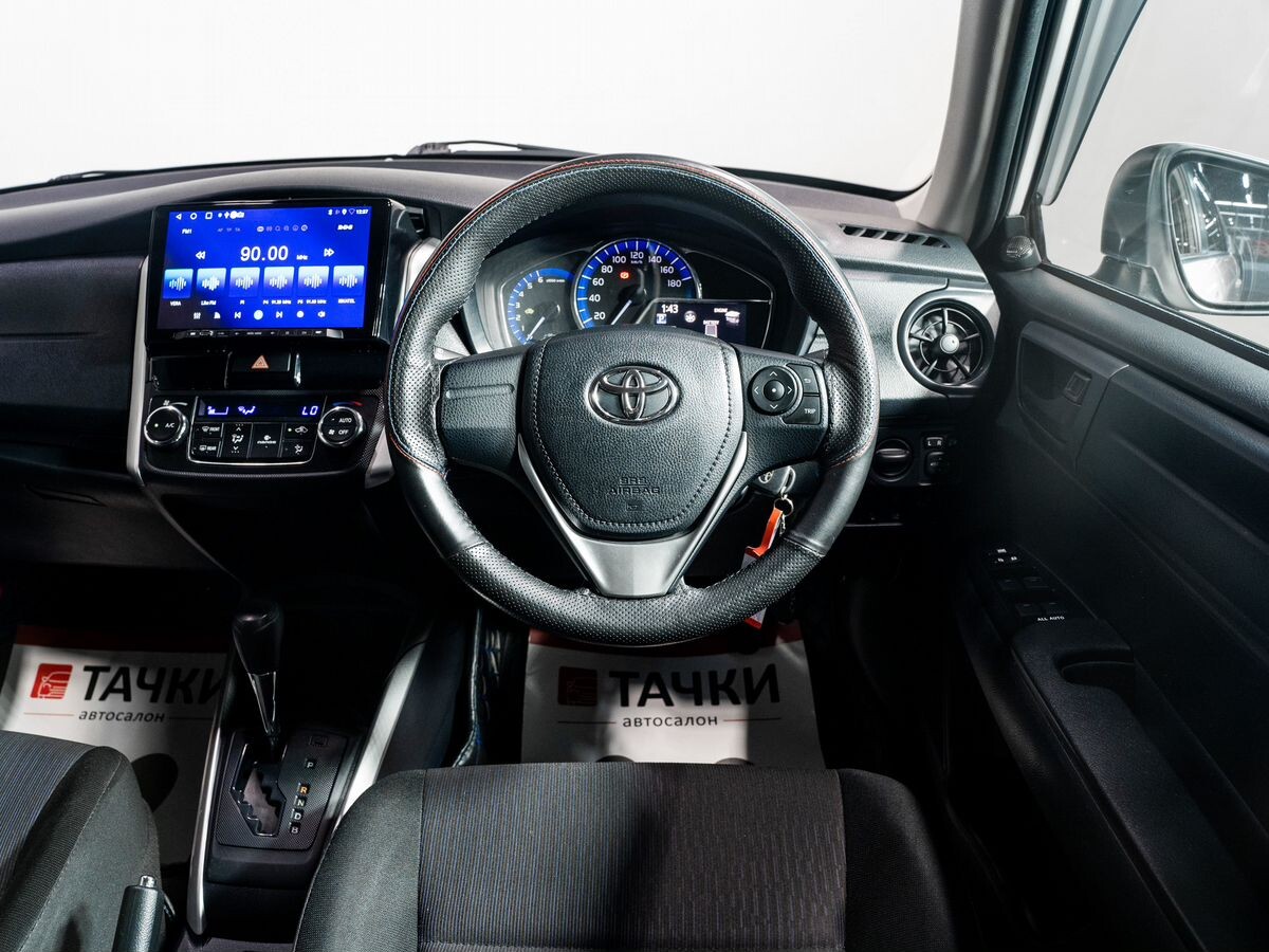 Toyota Corolla Fielder 2018 - фото автомобиля