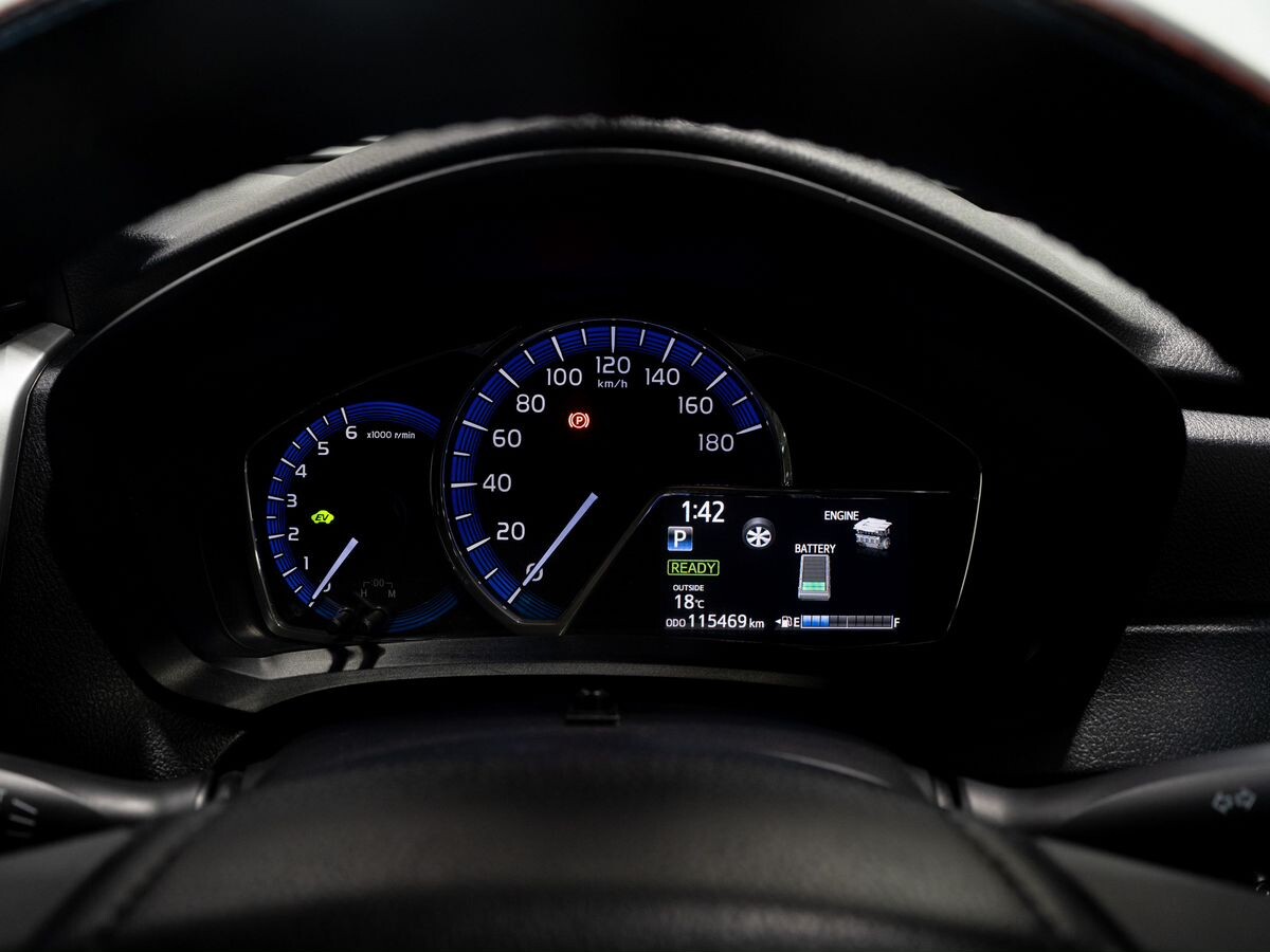 Toyota Corolla Fielder 2018 - фото автомобиля