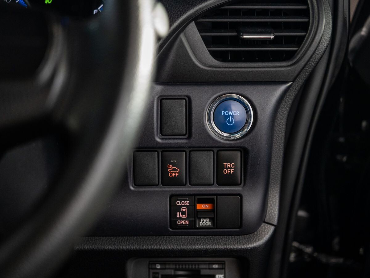 Toyota Noah 2014 - фото автомобиля