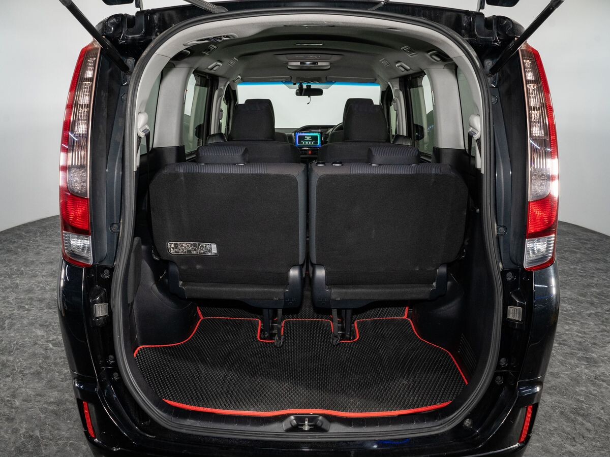 Toyota Noah 2014 - фото автомобиля
